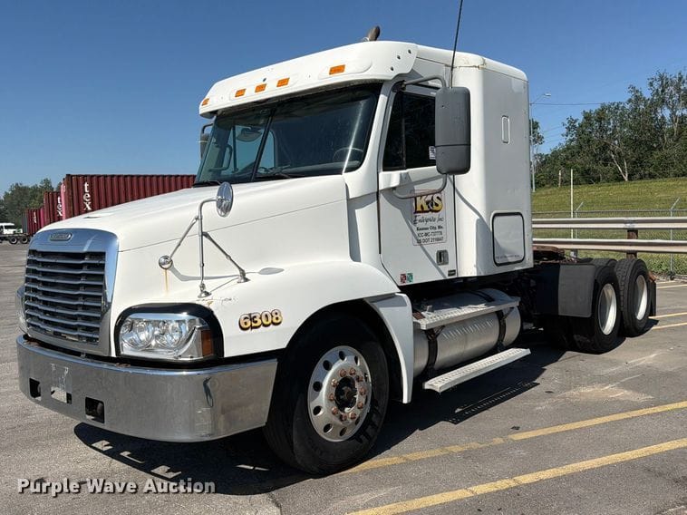 2006 Freightliner CST120 Equipment Image0