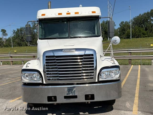 Image of Freightliner CST120 equipment image 1