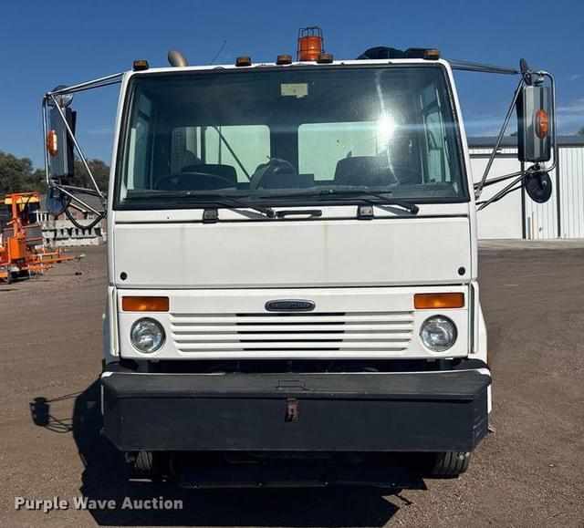 Image of Freightliner FC80 equipment image 1
