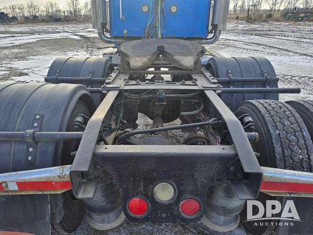 Image of Freightliner FLD120 equipment image 2