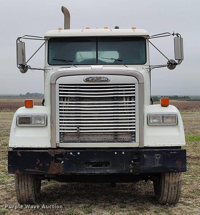 Image of Freightliner FLD120 equipment image 1