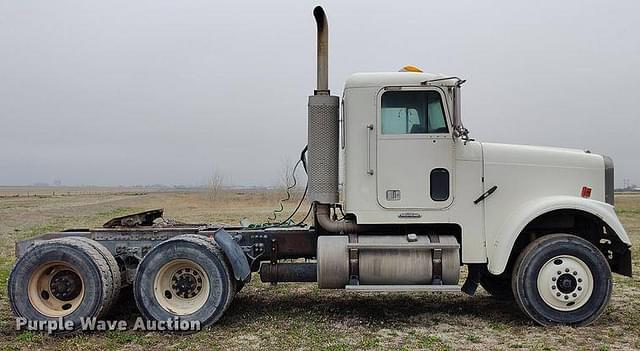 Image of Freightliner FLD120 equipment image 3