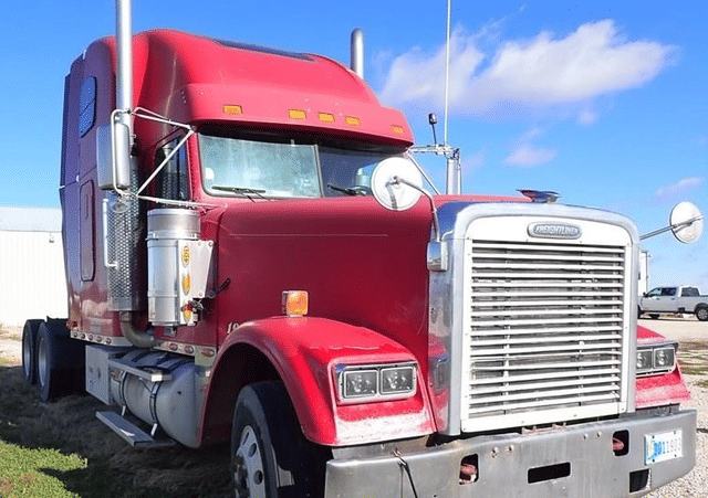 Image of Freightliner FLD132 Classic XL equipment image 4