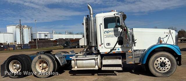 Image of Freightliner FLD132 Classic XL equipment image 3