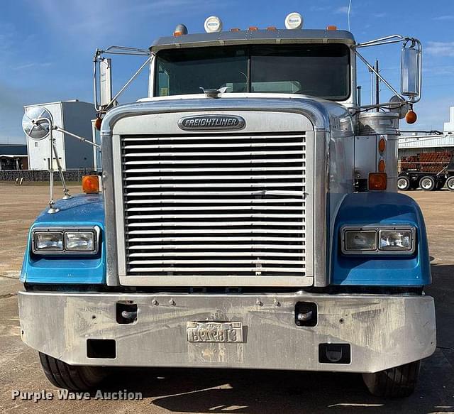 Image of Freightliner FLD132 Classic XL equipment image 1