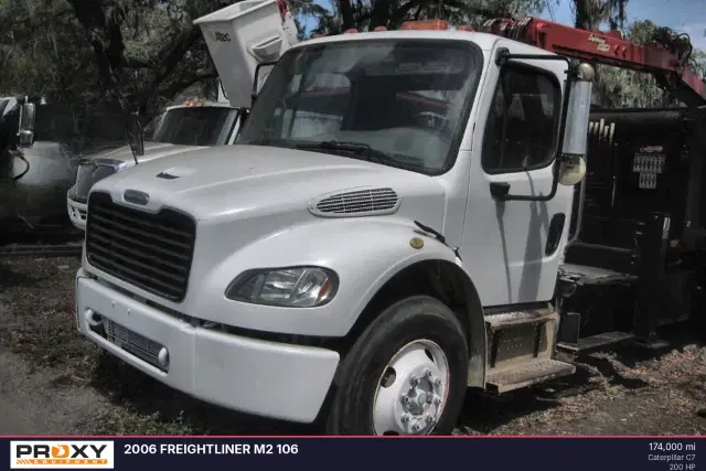 Image of Freightliner M2 106 equipment image 3