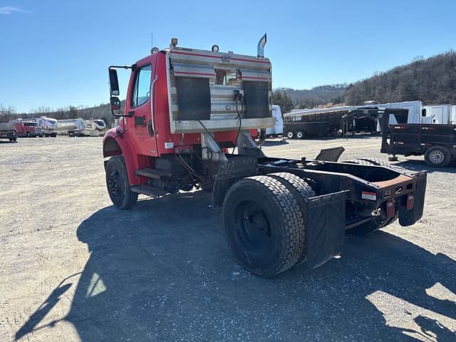 Image of Freightliner M2 106 equipment image 1