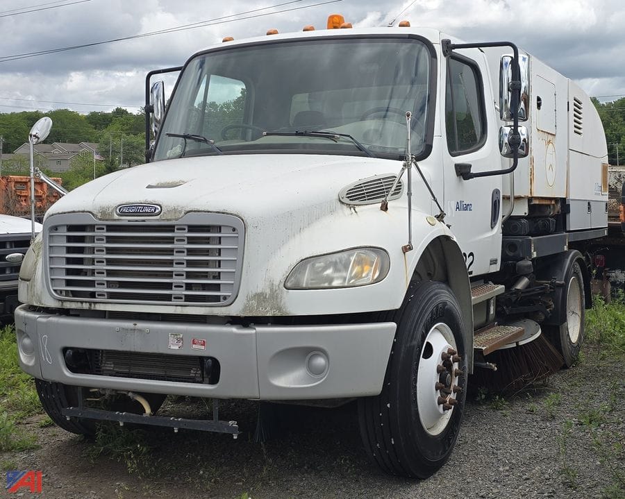 2006 Freightliner M2 106 Equipment Image0