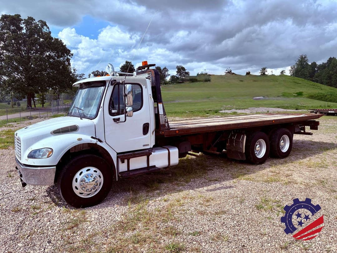 Image of Freightliner M2 106 Primary image