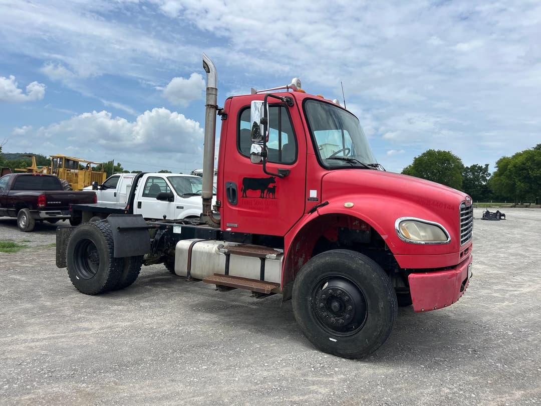 Image of Freightliner M2 106 Primary image