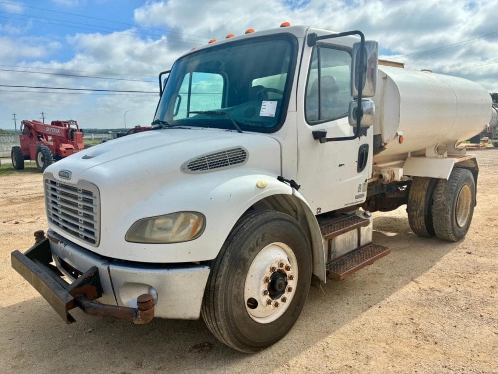 Image of Freightliner M2 106 Primary image