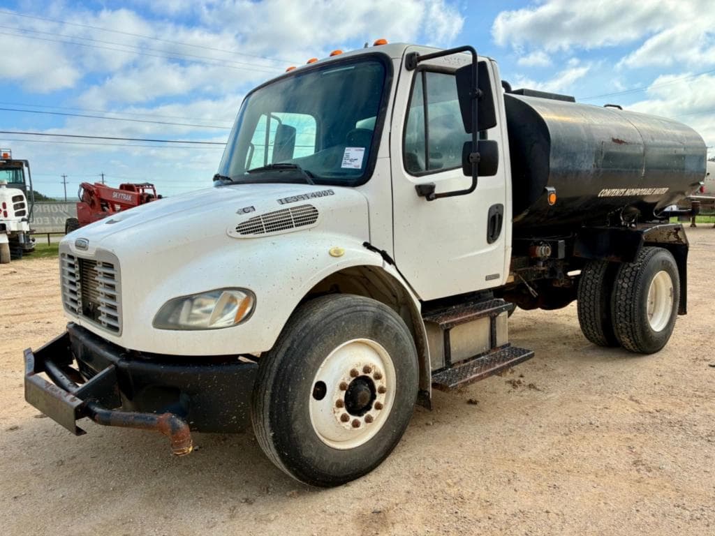 Image of Freightliner M2 106 Primary image