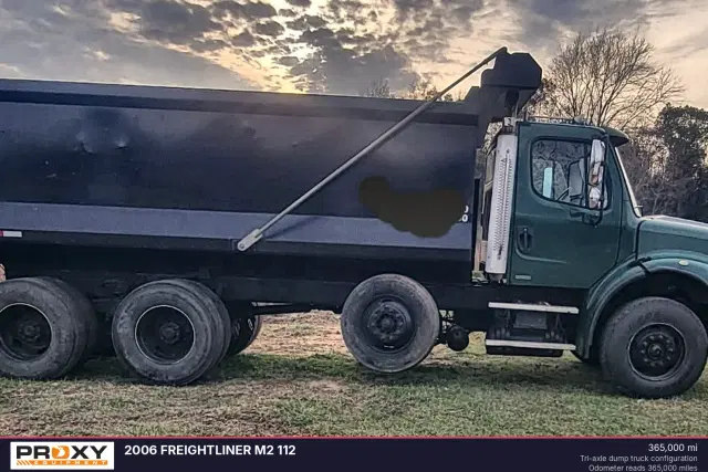 Image of Freightliner M2 112 equipment image 2