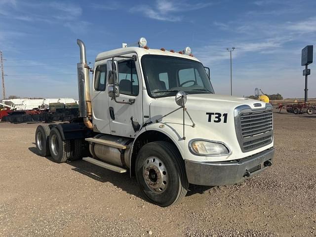 Image of Freightliner M2 112 equipment image 1