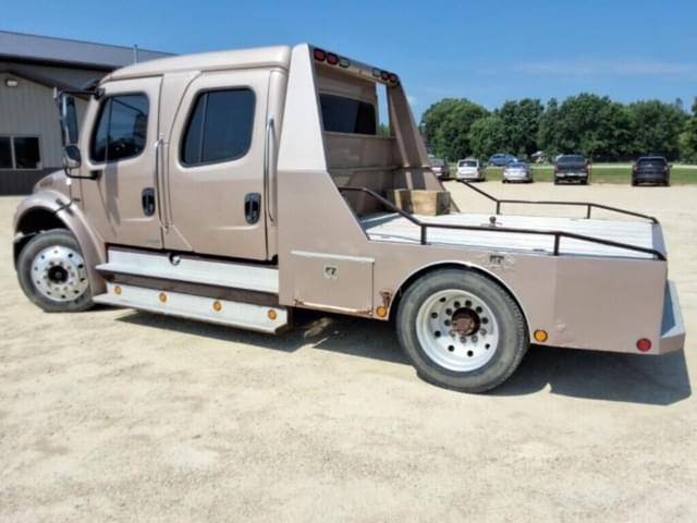 Image of Freightliner M2 equipment image 2