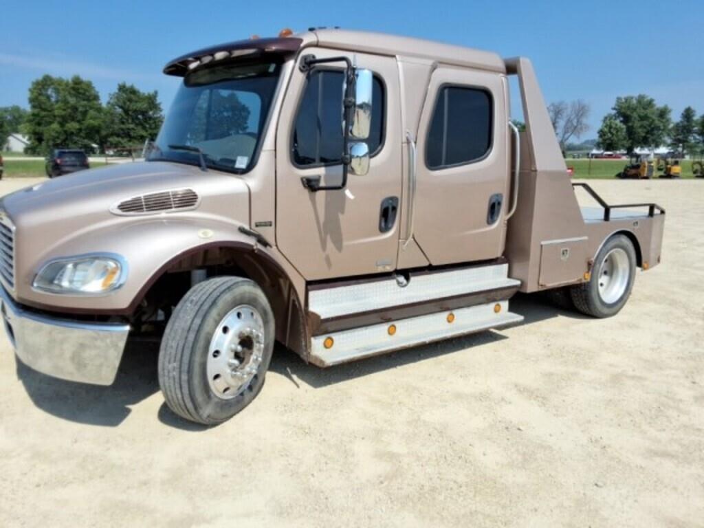Image of Freightliner M2 Primary image