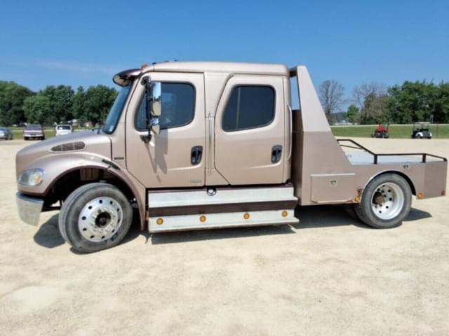 Image of Freightliner M2 equipment image 1