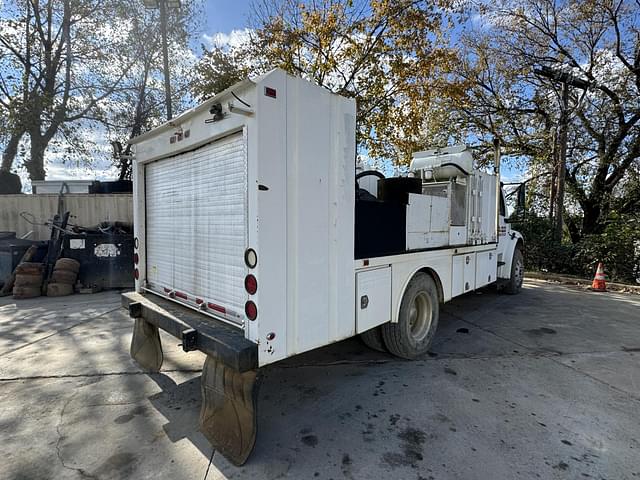 Image of Freightliner M2 equipment image 2