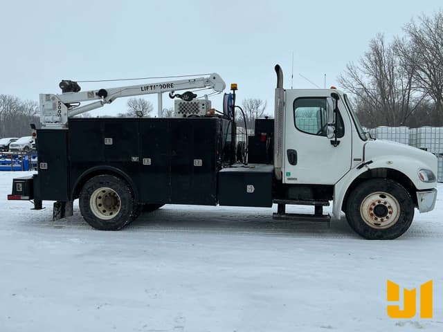 Image of Freightliner M2 equipment image 3
