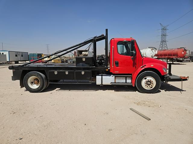 Image of Freightliner M2 equipment image 3