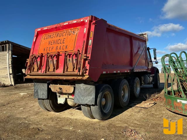 Image of Freightliner M2 equipment image 4