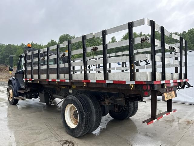 Image of Freightliner M2106 equipment image 2