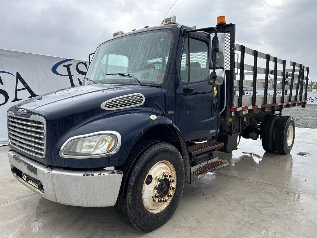 Image of Freightliner M2106 Primary image