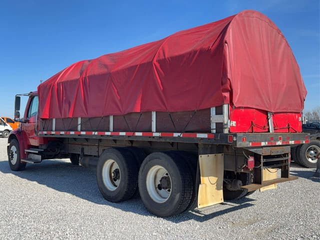 Image of Freightliner M2 equipment image 4