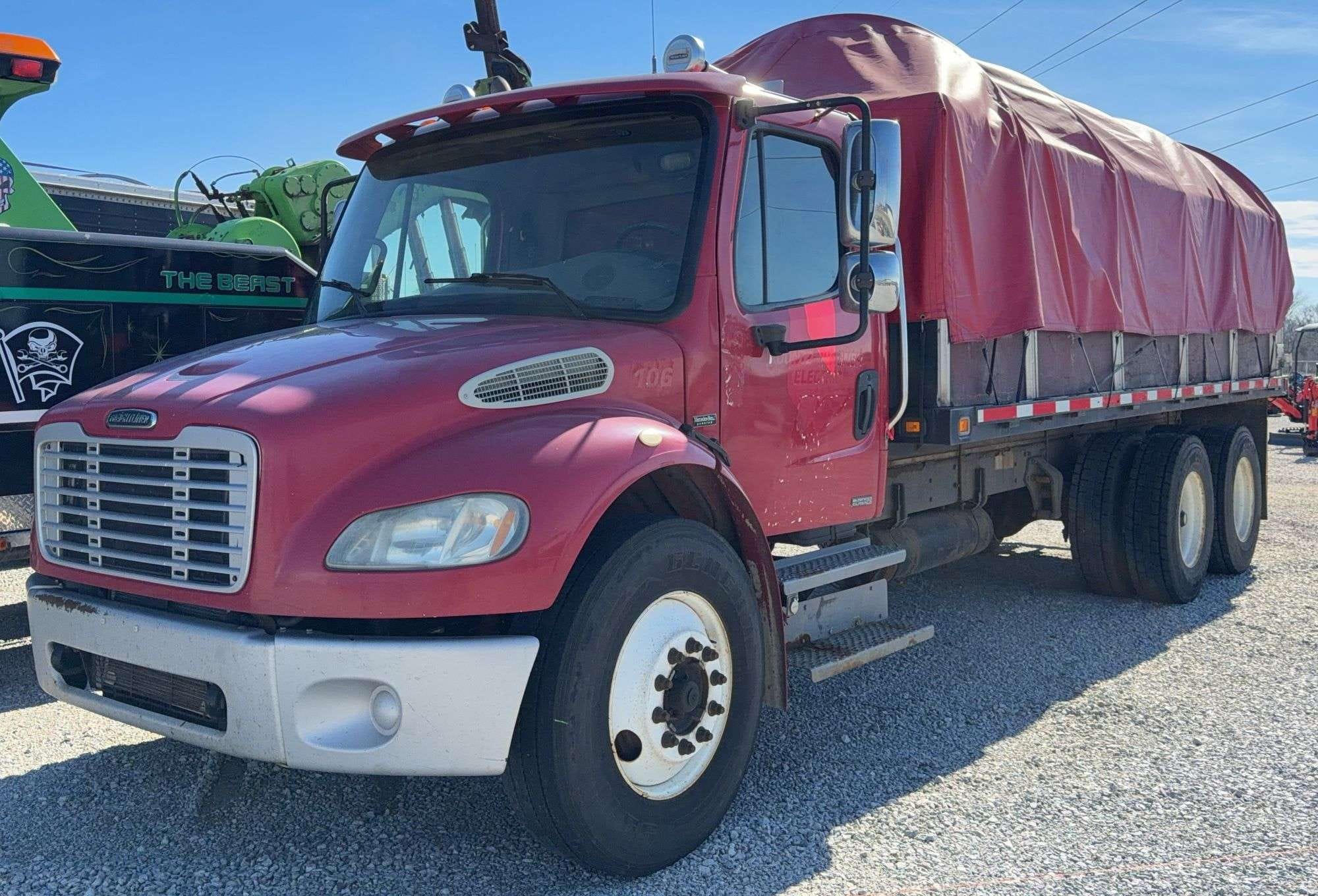 2006 Freightliner M2 106 Equipment Image0