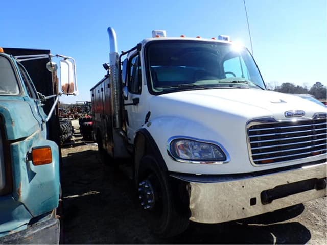 Image of Freightliner Business Class M2 equipment image 2