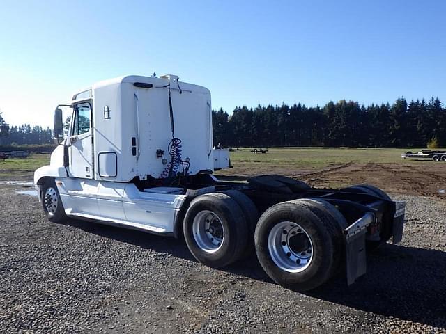 Image of Freightliner ST120 equipment image 4