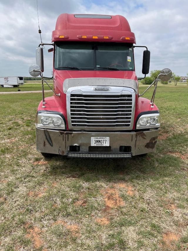 Image of Freightliner ST120 equipment image 1