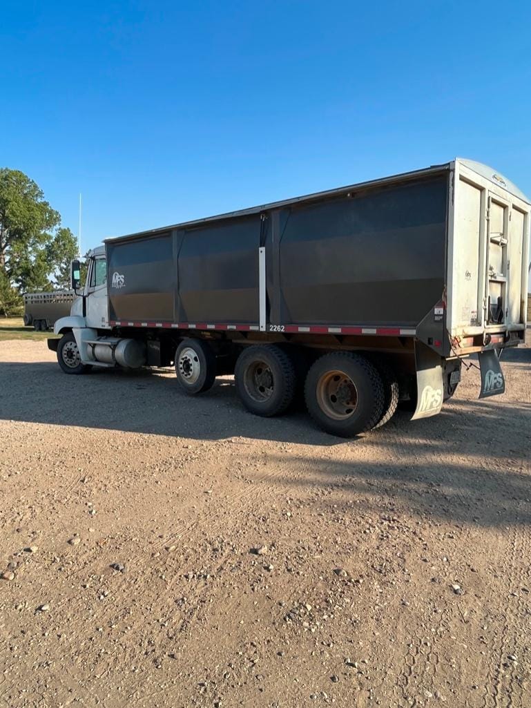 Main image Freightliner 122SD