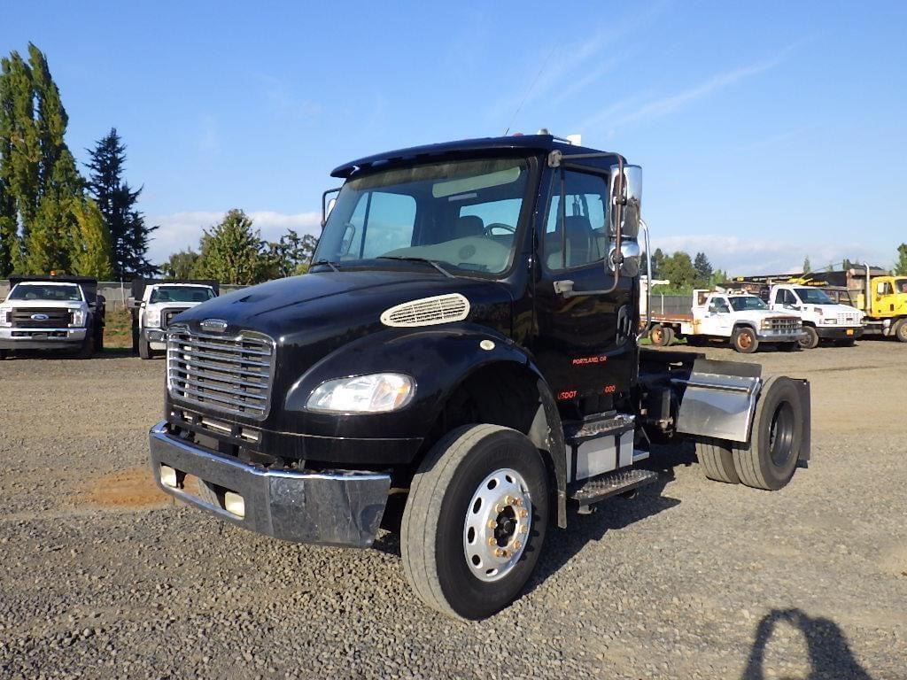 Image of Freightliner M2106 Primary image