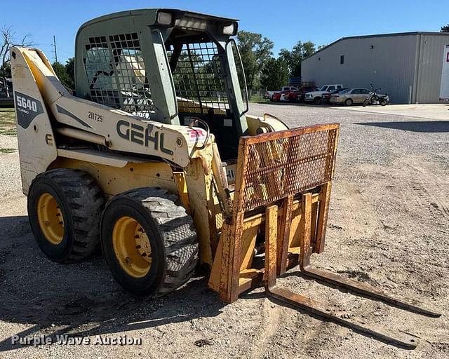Image of Gehl 5640 equipment image 2