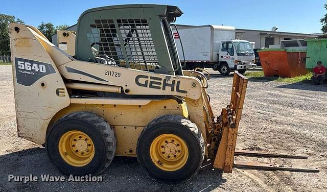 Image of Gehl 5640 equipment image 3