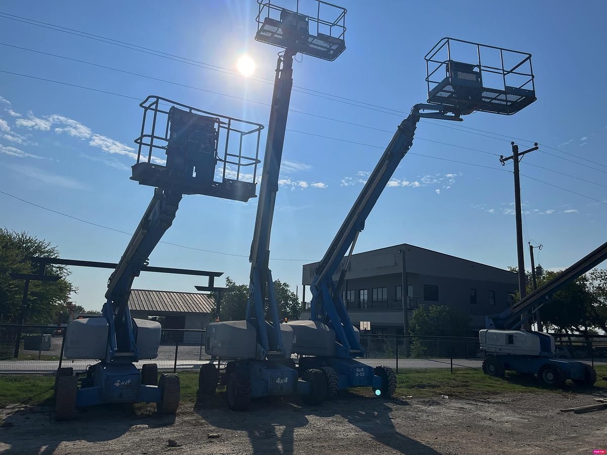 2006 Genie S-60 Equipment Image0