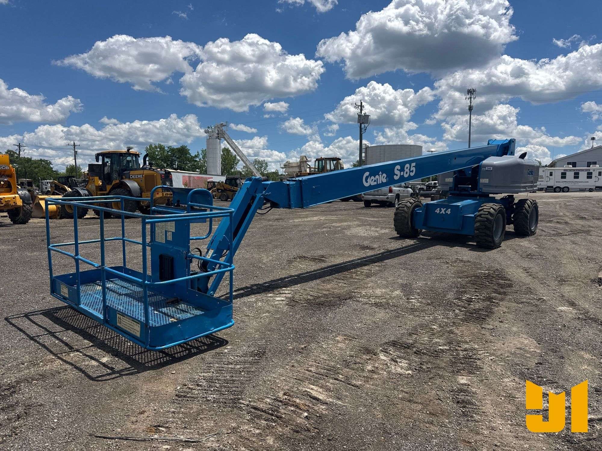 2006 Genie S-85 Equipment Image0