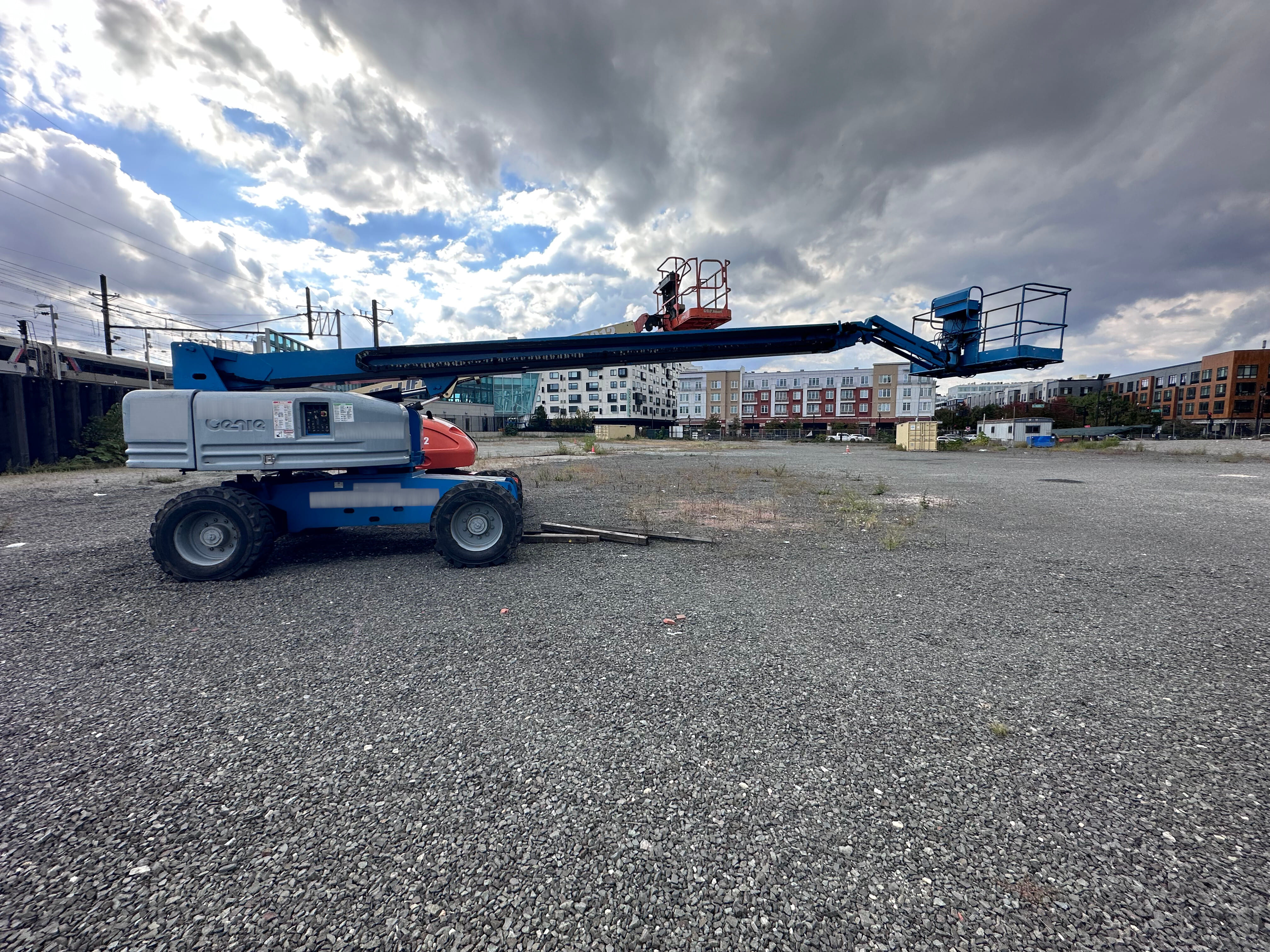 2006 Genie S-85 Equipment Image0