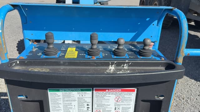 Image of Genie Z-135/70 equipment image 4