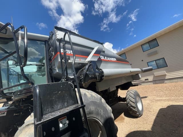 Image of Gleaner R65 equipment image 2
