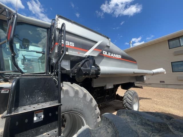 Image of Gleaner R65 equipment image 2