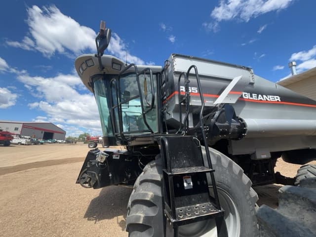 Image of Gleaner R65 equipment image 1