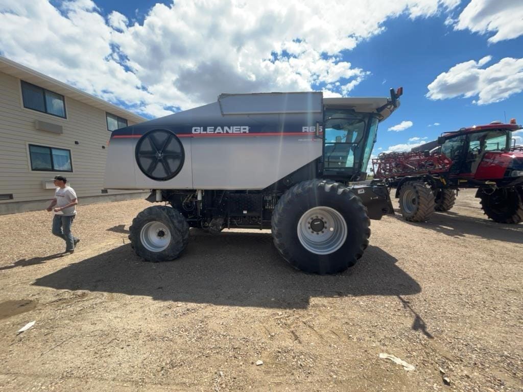 Main image Gleaner R65
