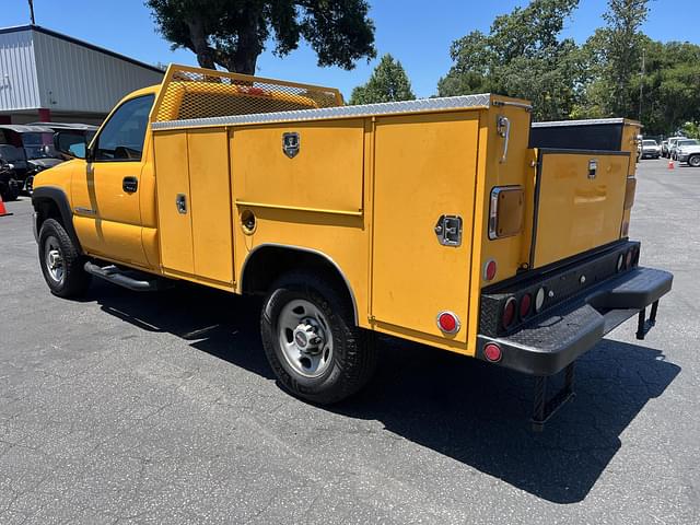 Image of GMC 2500HD equipment image 3