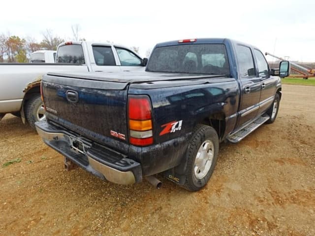 Image of GMC Sierra 1500 equipment image 2