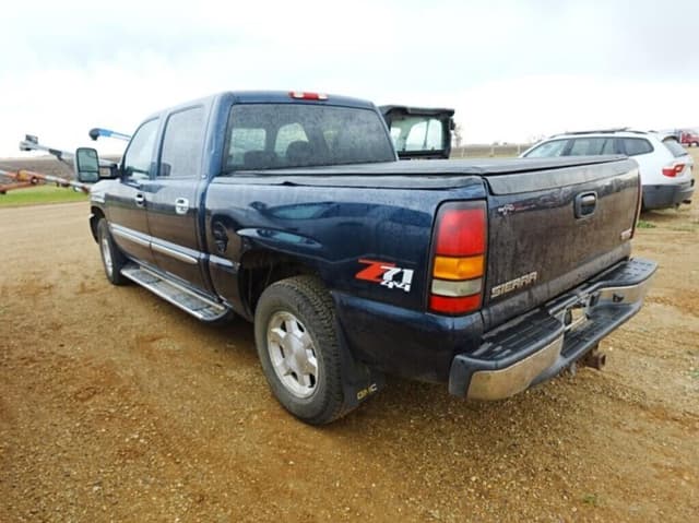Image of GMC Sierra 1500 equipment image 3