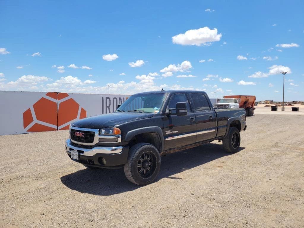 2006 GMC 2500HD Equipment Image0