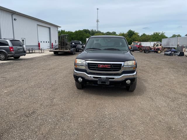 Image of GMC 2500HD equipment image 1