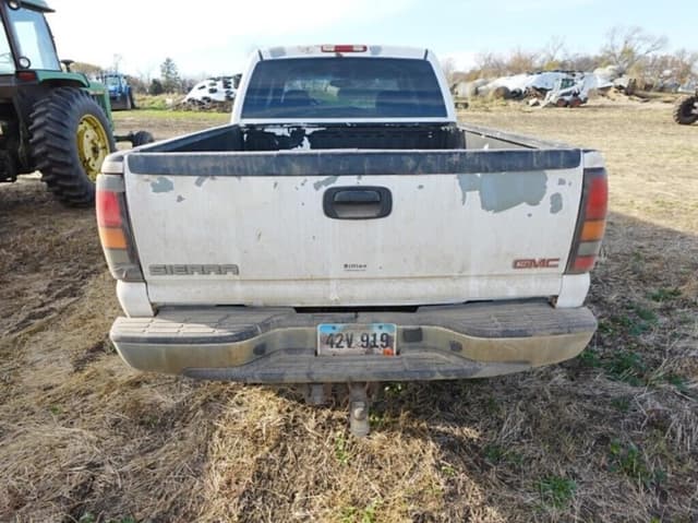 Image of GMC 2500HD equipment image 3